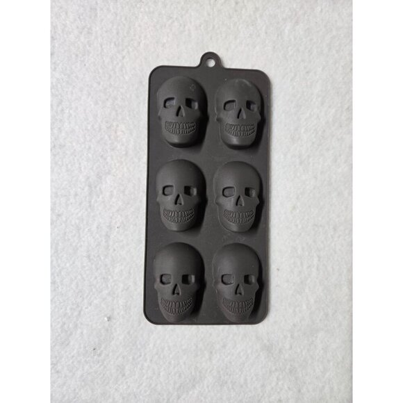 Silicone Skull Ice Cube/  Chocolate Mold Tray makes 6 Servings - Picture 3 of 7